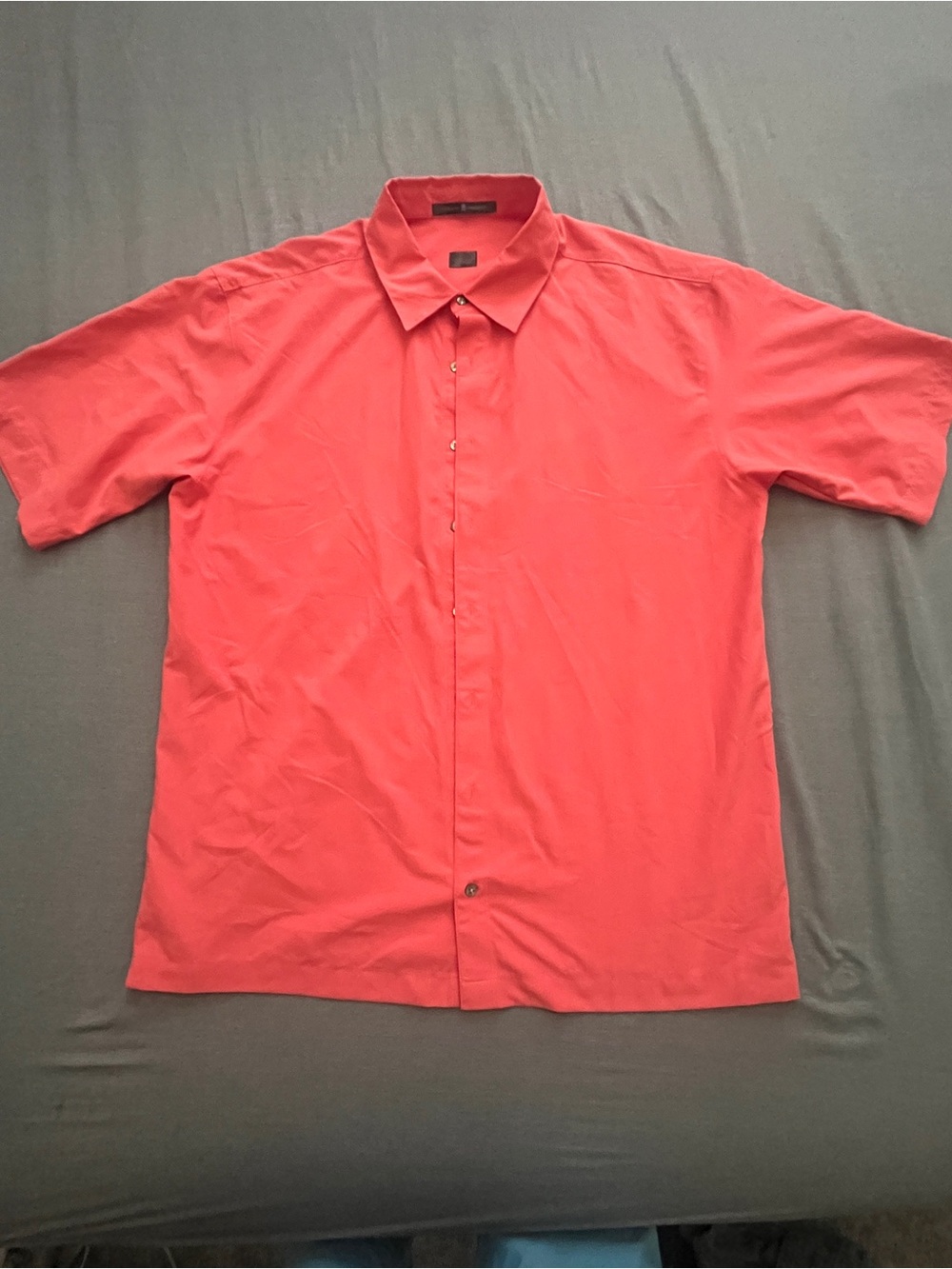 Tiger Woods Men's Short-Sleeve Button-Down Shirt in Coral Red